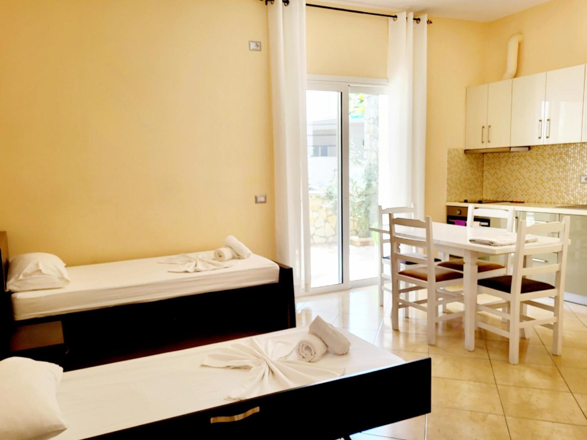 Vila Sulozeqi Apartment Sarande Bilik gambar