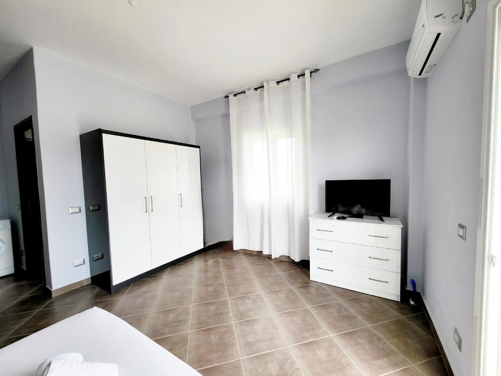 Vila Sulozeqi Apartment Sarande Bilik gambar