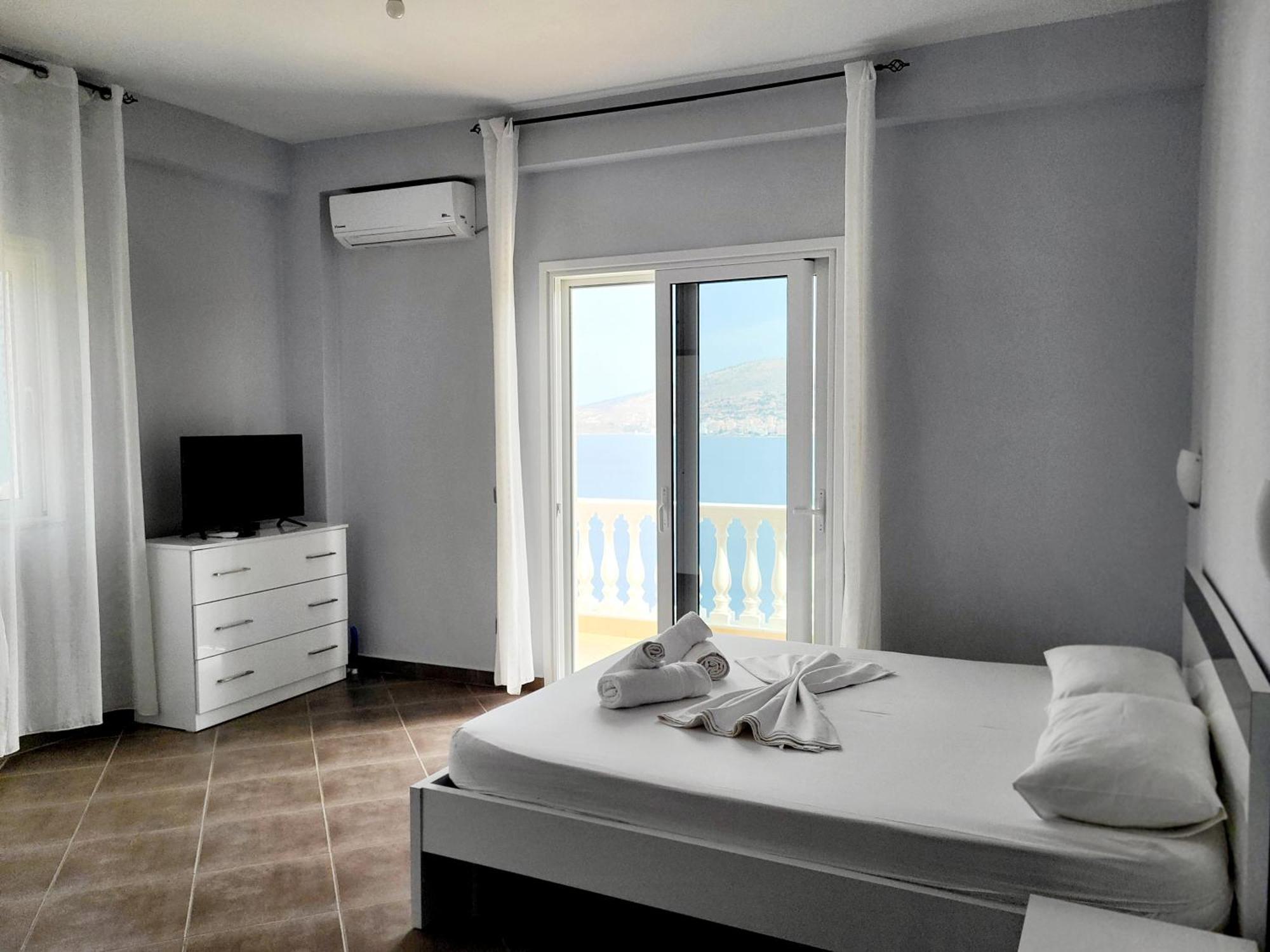 Vila Sulozeqi Apartment Sarande Bilik gambar